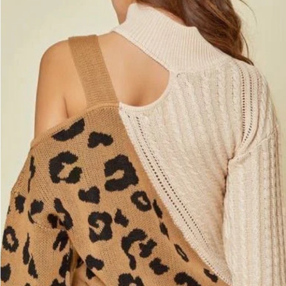 Cold shoulder sweater perfect condition fun leopard print like new - Picture 2 of 2